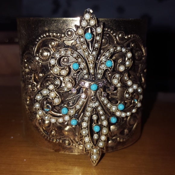 Jewelry - Cuff braclet